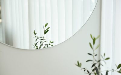 Czym należy się sugerować wybierając lustra do łazienki?